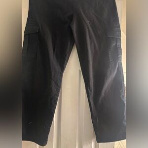 NWT| black cargo skater pants| medium stretch| trendy| size: 9/29